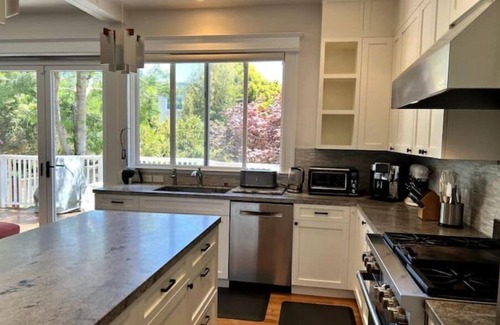 Richmond District Casa | Bright and Airy home 4B/3.5 Bath near Presidio and GG Bridge