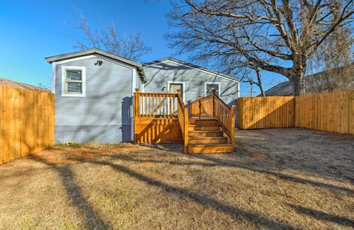 Fort Worth Casa | Bright and Airy Home with Yard in Dtwn Fort Worth