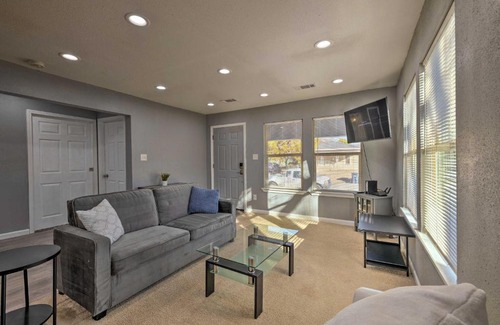 Fort Worth Casa | Bright and Airy Home with Yard in Dtwn Fort Worth