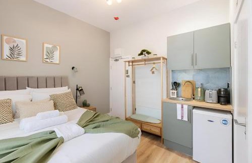 Dalston Apartamento | Bright and Airy Studio with Minimalist Charm