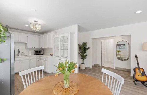 Del Rey Casa | Bright and Beachy Retreat in Marina Del Rey!
