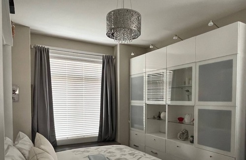 Kamloops Casa | Bright and beautiful 2 bedroom 2 bath, breathtaking views. 3- 4 month stay only