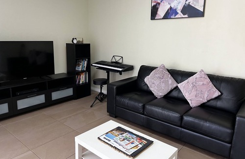 Marangaroo Casa | Bright and beautiful home in Marangaroo, short drive to Perth CBD and beach.