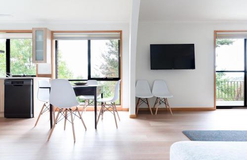 West Launceston Casa | Bright and Beautiful Near the Gorge with Parking