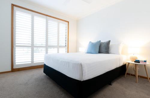West Launceston Casa | Bright and Beautiful Near the Gorge with Parking