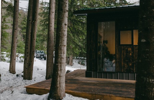 Central Kootenay Cabina | Bright and beautiful newly renovated cabin.
