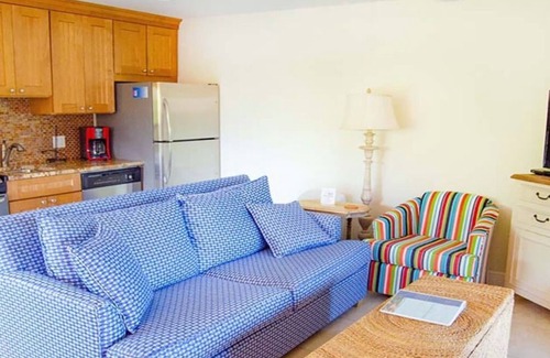 Sanibel Condominio | Bright and Breezy Poolside Escape on Sanibel Island - Signal Inn 02