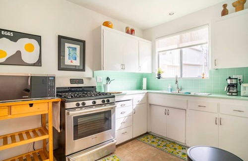 Cathedral City Cove Apartamento | Bright and cheery mid-century modern apartment in the Cove, close to everywhere!
