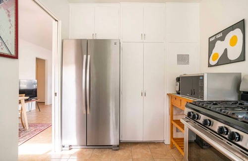 Cathedral City Cove Apartamento | Bright and cheery mid-century modern apartment in the Cove, close to everywhere!