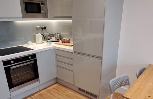 Hanger Hill Apartamento | Bright and comfortable one bedroom flat