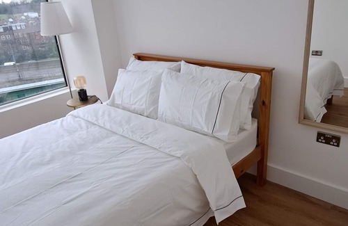 Hanger Hill Apartamento | Bright and comfortable one bedroom flat