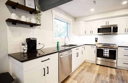 Pincher Creek Casa | Bright and Comfy , Brand New Lower Level Walkout