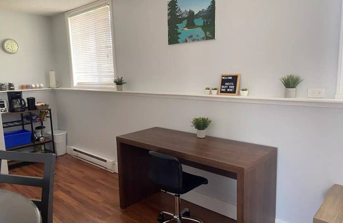 East Kootenay Apartamento | Bright and Cozy 2BR Central Condo W/D Parking