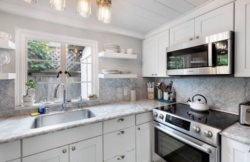 Stinson Beach Cabaña | Bright and Cozy Beach Cottage