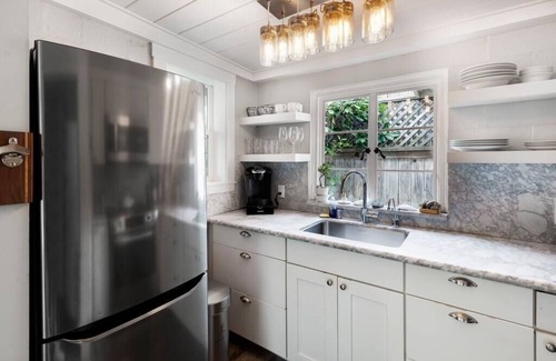 Stinson Beach Cabaña | Bright and Cozy Beach Cottage