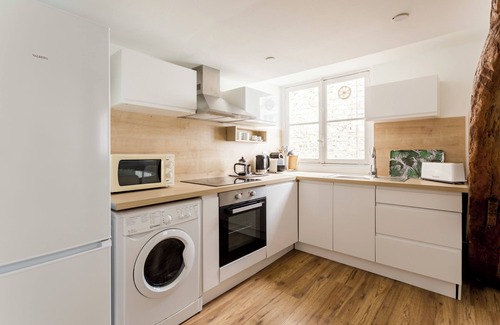 Faubourg-du-Roule Apartamento | Bright and cozy Champs Elysées rue d'Artois.