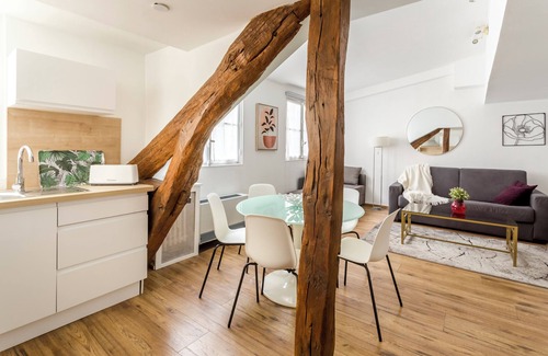 Faubourg-du-Roule Apartamento | Bright and cozy Champs Elysées rue d'Artois.