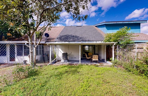 Arlington Condominio | Bright and cozy condo with central AC, enclosed yard, & free wifi