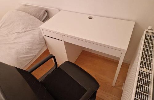 Berg Casa | Bright and cozy room next to the airport petit