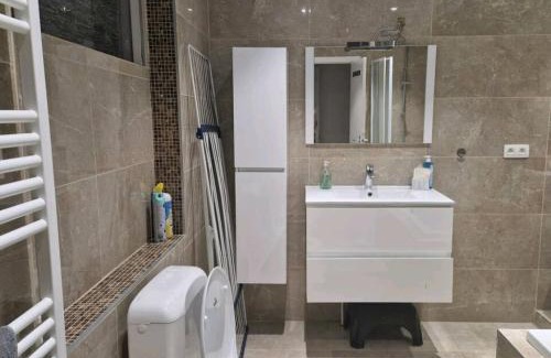 Berg Casa | Bright and cozy room next to the airport petit