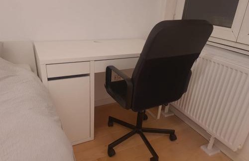 Berg Casa | Bright and cozy room next to the airport petit