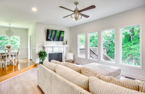 High Point Casa | Bright and Elegant Home in High Point with Deck!