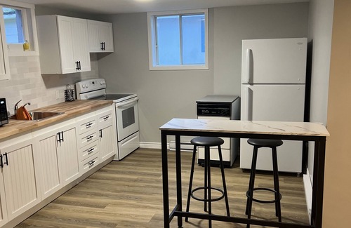 New Glasgow Apartamento | Bright and fresh basement apartment, newly renovated.