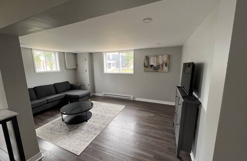 New Glasgow Apartamento | Bright and fresh basement apartment, newly renovated.