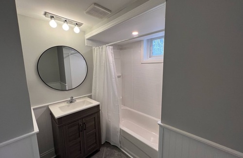 New Glasgow Apartamento | Bright and fresh basement apartment, newly renovated.