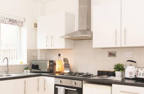 Woodthorpe Casa | Bright and Inviting 2 bed home | Free Parking