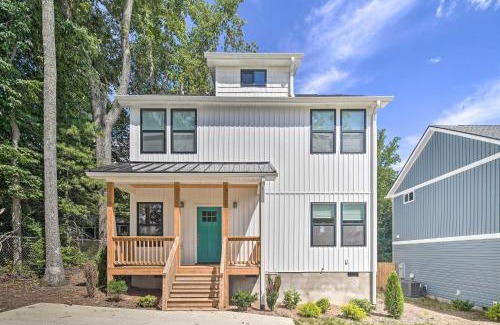 Oakley Casa | Bright and Inviting Home by Biltmore Village with Deck