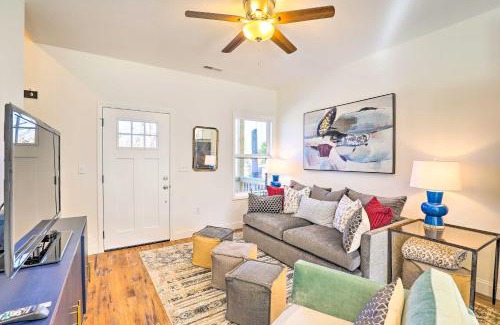 Oakley Casa | Bright and Inviting Home by Biltmore Village with Deck
