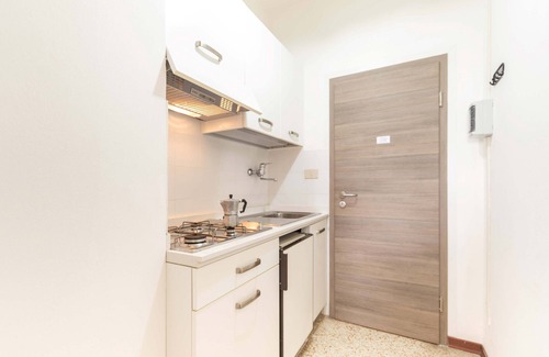 Lignano Sabbiadoro Apartamento | Luminoso y funcional estudio con vistas al mar.