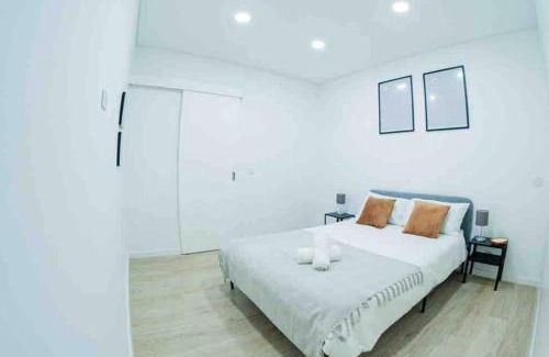 Moita Apartamento | Bright and modern flat with air-con and free parking