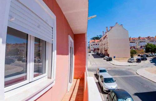 Moita Apartamento | Bright and modern flat with air-con and free parking