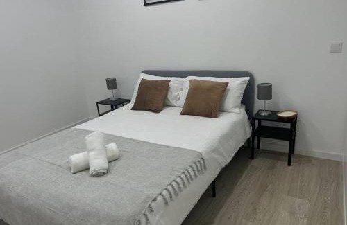 Moita Apartamento | Bright and modern flat with air-con and free parking