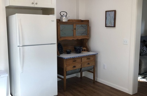 Hillsville Cabaña | Bright and Serene Country Cottage in the Blue Ridge Mountains