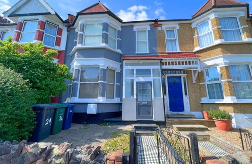 Finchley Casa | Bright and Spacious 4Bed/1Bath House with Garden FREE WIFI and PARKING