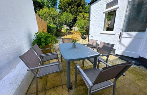 Finchley Casa | Bright and Spacious 4Bed/1Bath House with Garden FREE WIFI and PARKING