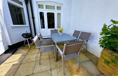 Finchley Casa | Bright and Spacious 4Bed/1Bath House with Garden FREE WIFI and PARKING