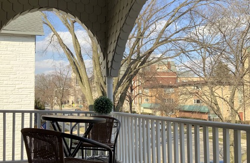 Oak Park Apartamento | VICTORIAN BRILLANTE Y ESPACIOSO EN CENTRAL OAK PARK