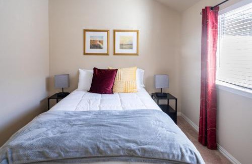 Irving Casa | Bright and Spacious 3 Bedroom Townhome, Minutes from DFW Airport