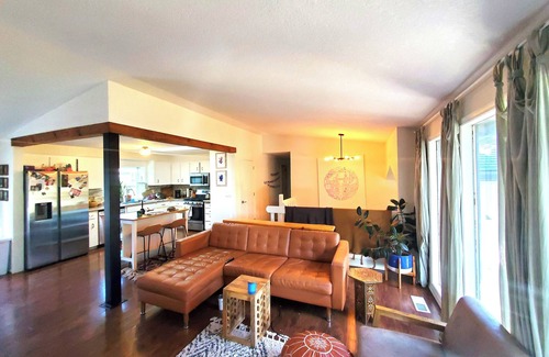 Gresham Casa | Bright and Spacious 4-bed 3-bath house near Mt Hood and the Gorge