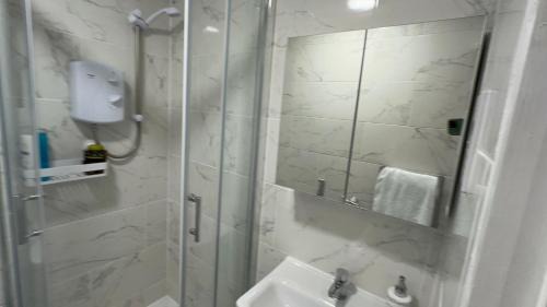 Bow Apartamento | Bright and Spacious Entire One Bedroom Apartment with Living Room and Private Garden
