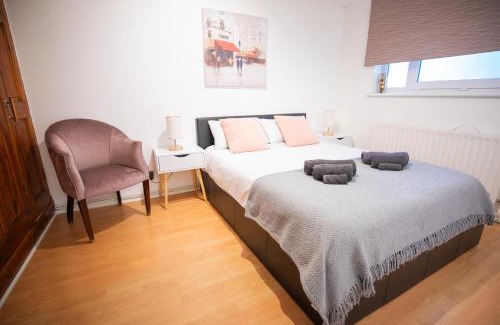 St. Mary's Park Apartamento | Bright and Spacious One Bedroom Apartment, Free Parking