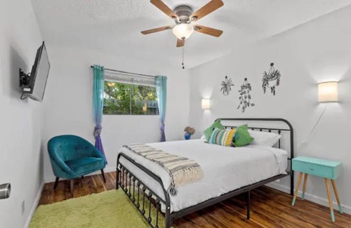 Greenacres Casa | Bright and spacious 4-bed w/ pool and king suite