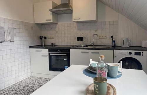 Altstadt-Sued Apartamento | Bright and Stylish Apartment Steps Away from the Rhine