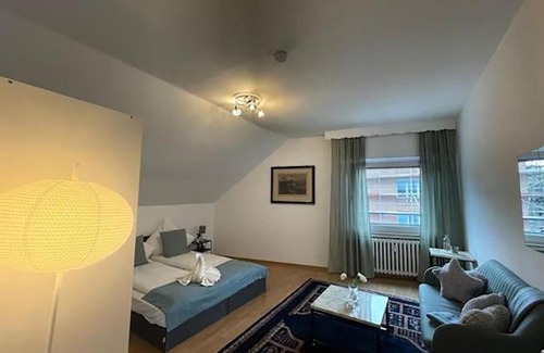 Altstadt-Sued Apartamento | Bright and Stylish Apartment Steps Away from the Rhine