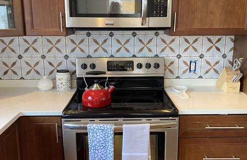 Matunuck Casa | Bright and Sunny Matunuck Beach House