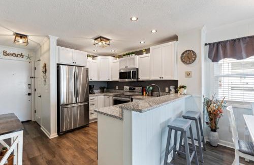 Windy Hill Apartamento | Bright and Sunny Condo with Stunning Oceanfront
